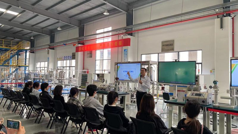 化工产品代理市场：价格行情背后的行业逻辑